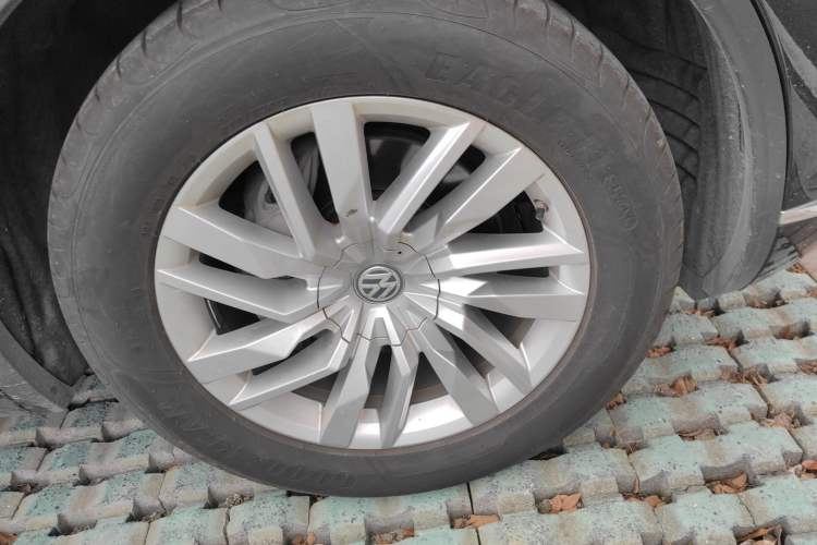 Used Volkswagen Touareg 2019 2.0TSI Ruiyi Edition China VI Standard Right Front Wheel Hub