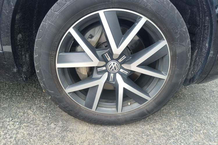 Used Volkswagen Touareg 2019 3.0 TSI RuiFeng Edition China V Standard Right Front Wheel Hub
