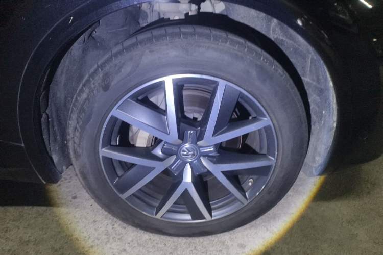Used Volkswagen Touareg 2019 3.0 TSI RuiFeng Edition China VI Standard Right Front Wheel Hub