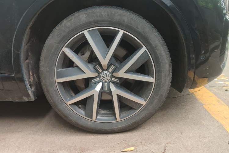 Used Volkswagen Touareg 2019 3.0 TSI RuiFeng Edition China V Standard Right Front Wheel Hub