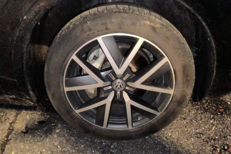 Used Volkswagen Touareg 2019 3.0 TSI RuiFeng Edition China V Standard Right Front Wheel Hub