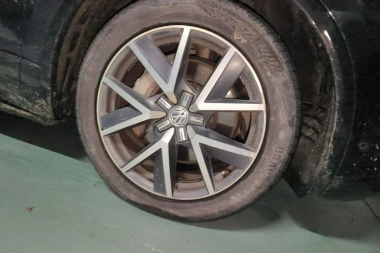 Used Volkswagen Touareg 2019 3.0 TSI RuiFeng Edition China VI Standard Right Front Wheel Hub