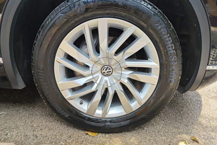 Used Volkswagen Touareg 2019 2.0 TSI Ruiyi Edition China V Standard Right Front Wheel Hub