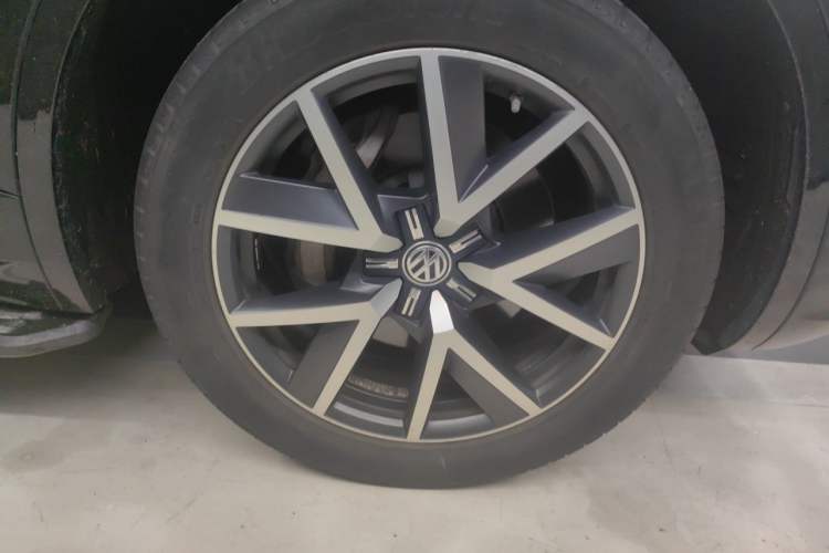 Used Volkswagen Touareg 2019 3.0 TSI RuiFeng Edition China V Standard Right Front Wheel Hub