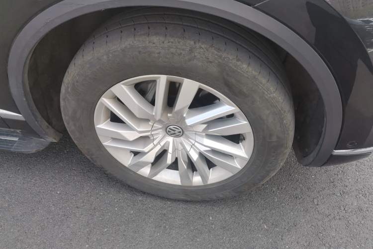 Used Volkswagen Touareg 2019 2.0TSI Ruiyi Edition China VI Standard Right Front Wheel Hub
