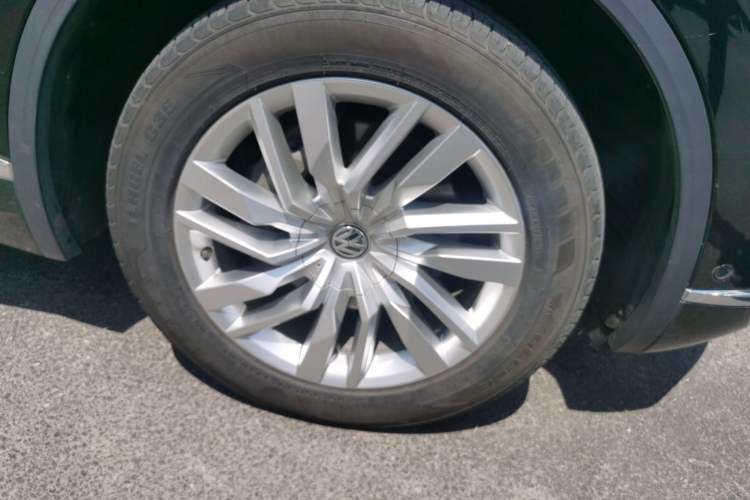 Used Volkswagen Touareg 2019 2.0TSI Ruiyi Edition China VI Standard Right Front Wheel Hub