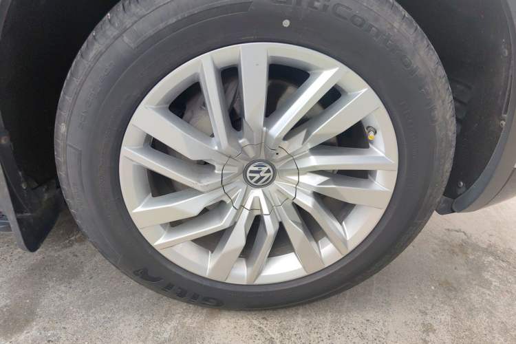 Used Volkswagen Touareg 2019 2.0TSI Ruiyi Edition China VI Standard Right Front Wheel Hub