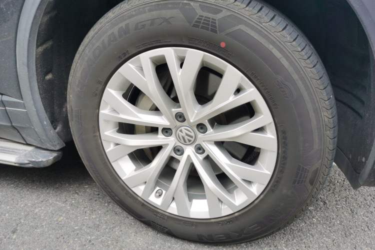 Used Volkswagen Touareg 2019 2.0TSI Ruiyi Edition China VI Standard Right Front Wheel Hub