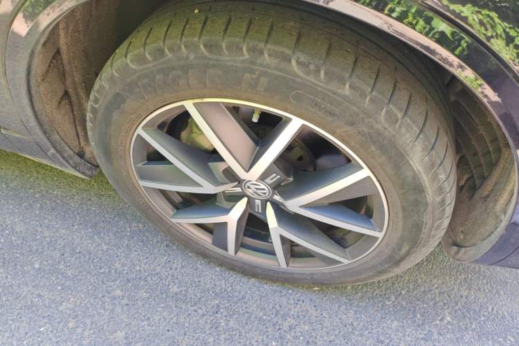 Used Volkswagen Touareg 2019 3.0 TSI RuiFeng Edition China VI Standard Right Front Wheel Hub