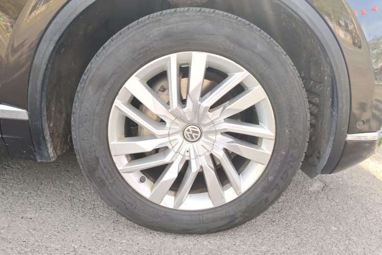 Used Volkswagen Touareg 2019 2.0 TSI Ruiyi Edition China V Standard Right Front Wheel Hub