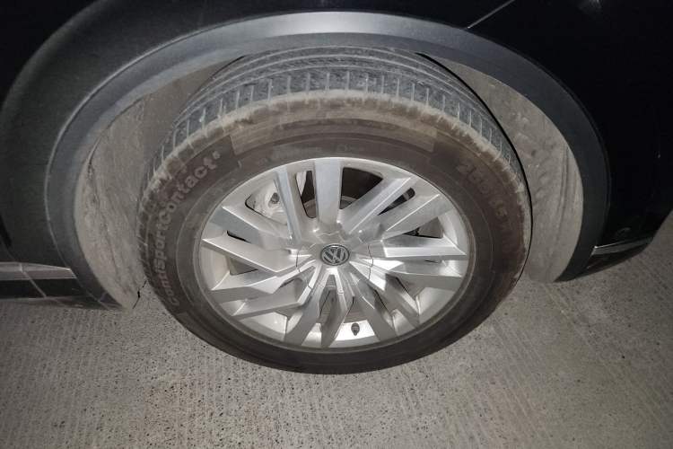 Used Volkswagen Touareg 2019 2.0TSI Ruiyi Edition China VI Standard Right Front Wheel Hub