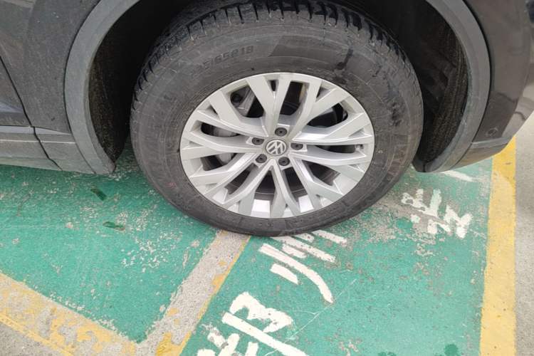 Used Volkswagen Touareg 2019 2.0 TSI Flagship Edition China VI Right Front Wheel Hub
