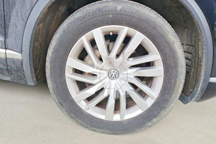 Used Volkswagen Touareg 2019 2.0TSI Ruiyi Edition China VI Standard Right Front Wheel Hub