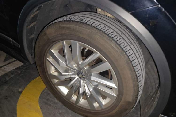 Used Volkswagen Touareg 2019 2.0 TSI Ruiyi Edition China V Standard Right Front Wheel Hub