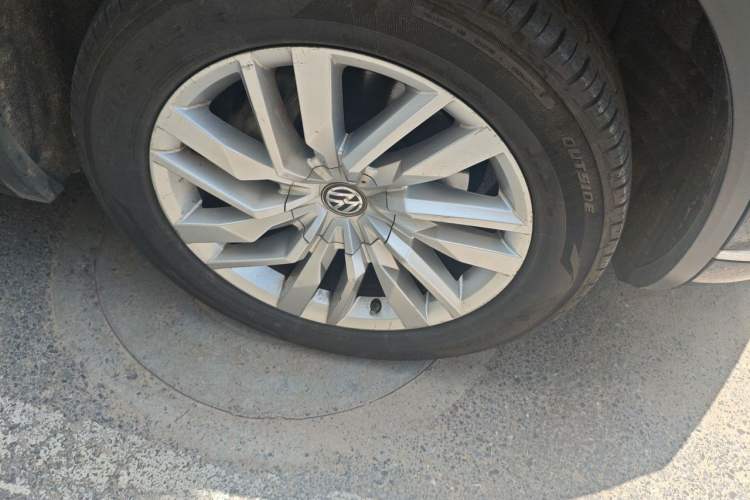 Used Volkswagen Touareg 2019 2.0 TSI Ruiyi Edition China V Standard Right Front Wheel Hub