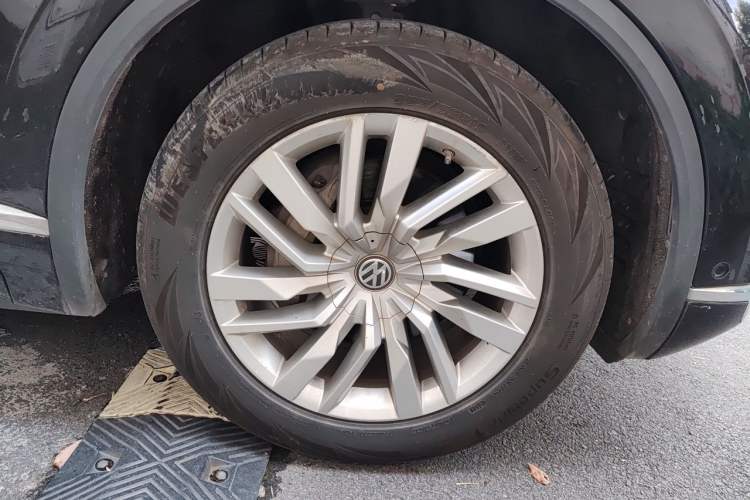 Used Volkswagen Touareg 2019 2.0TSI Ruiyi Edition China VI Standard Right Front Wheel Hub