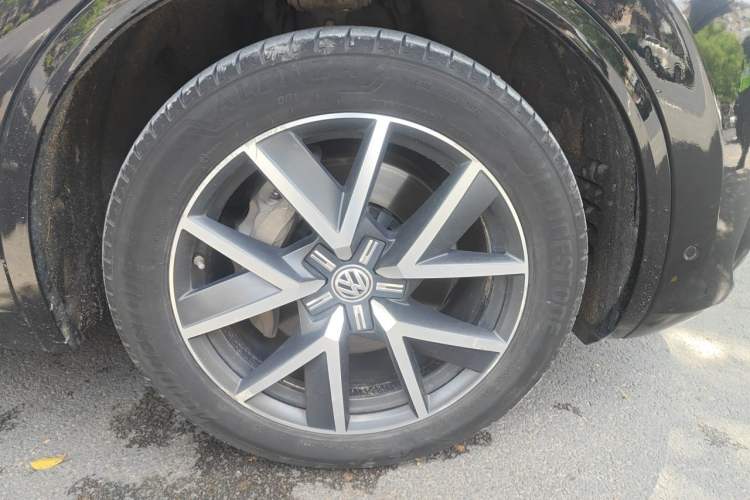Used Volkswagen Touareg 2019 3.0 TSI RuiFeng Edition China VI Standard Right Front Wheel Hub