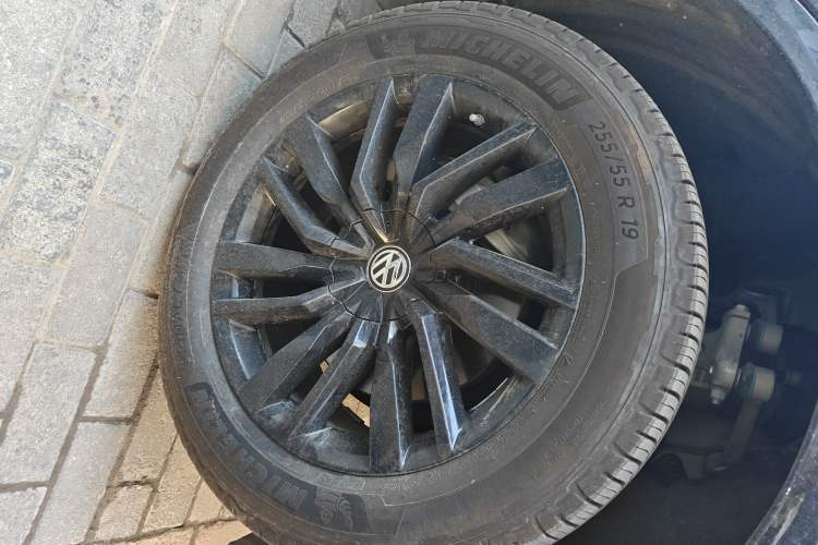 Used Volkswagen Touareg 2019 2.0TSI Ruiyi Edition China VI Standard Right Front Wheel Hub