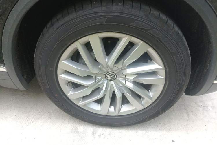 Used Volkswagen Touareg 2019 2.0TSI Ruiyi Edition China VI Standard Right Front Wheel Hub