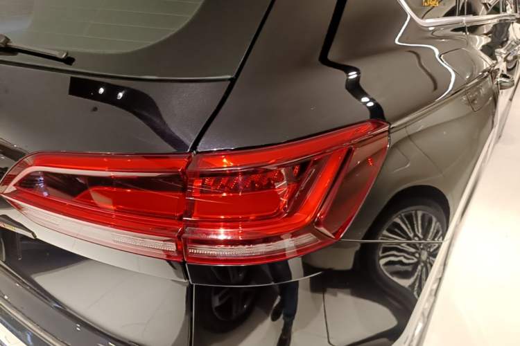Used Volkswagen Touareg 2019 2.0TSI Ruiyi Edition China VI Standard Right Rear Taillight