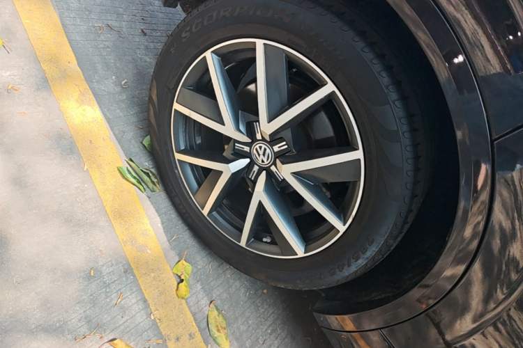 Used Volkswagen Touareg 2019 3.0 TSI RuiFeng Edition China VI Standard Right Rear Wheel Hub