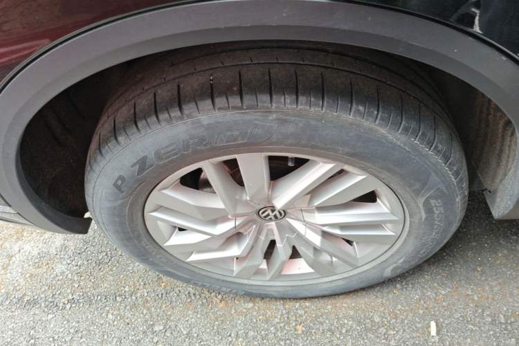 Used Volkswagen Touareg 2019 2.0TSI Ruiyi Edition China VI Standard Right Rear Wheel Hub