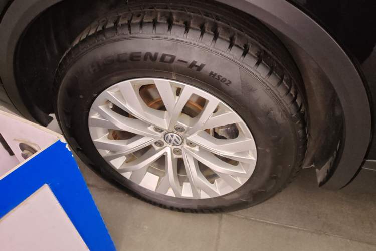 Used Volkswagen Touareg 2019 2.0 TSI Flagship Edition China VI Right Rear Wheel Hub