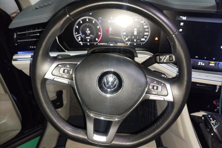 Used Volkswagen Touareg 2019 3.0 TSI Prestige Version China VI Standard Steering Wheel