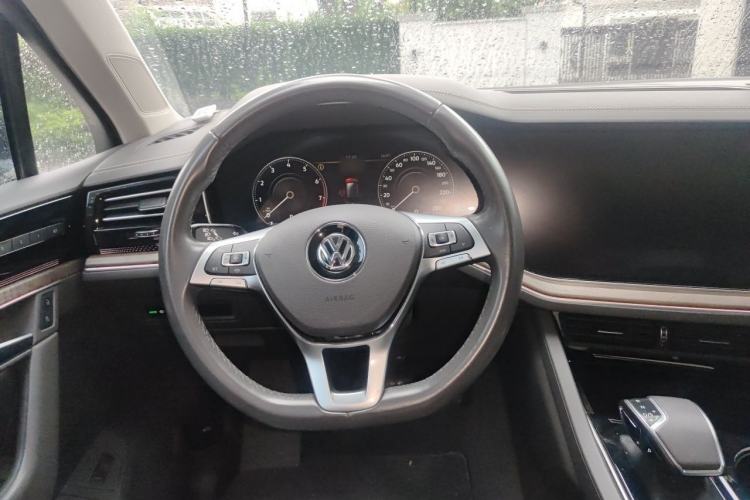 Used Volkswagen Touareg 2019 3.0 TSI RuiFeng Edition China VI Standard Steering Wheel