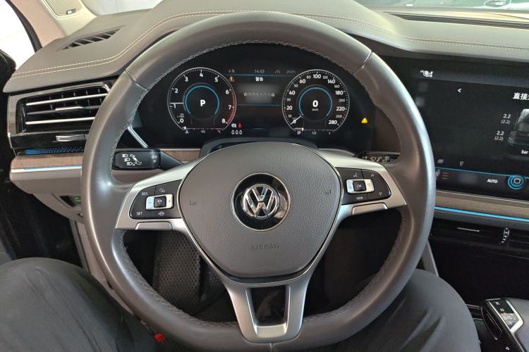 Used Volkswagen Touareg 2019 3.0 TSI RuiFeng Edition China VI Standard Steering Wheel