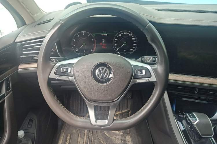 Used Volkswagen Touareg 2019 2.0 TSI Ruiyi Edition China V Standard Steering Wheel