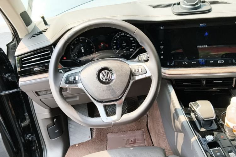 Used Volkswagen Touareg 2019 3.0 TSI Prestige Version China VI Standard Steering Wheel