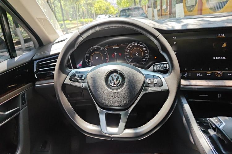 Used Volkswagen Touareg 2019 2.0 TSI Ruiyi Edition China V Standard Steering Wheel