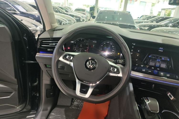 Used Volkswagen Touareg 2019 3.0 TSI RuiFeng Edition China VI Standard Steering Wheel
