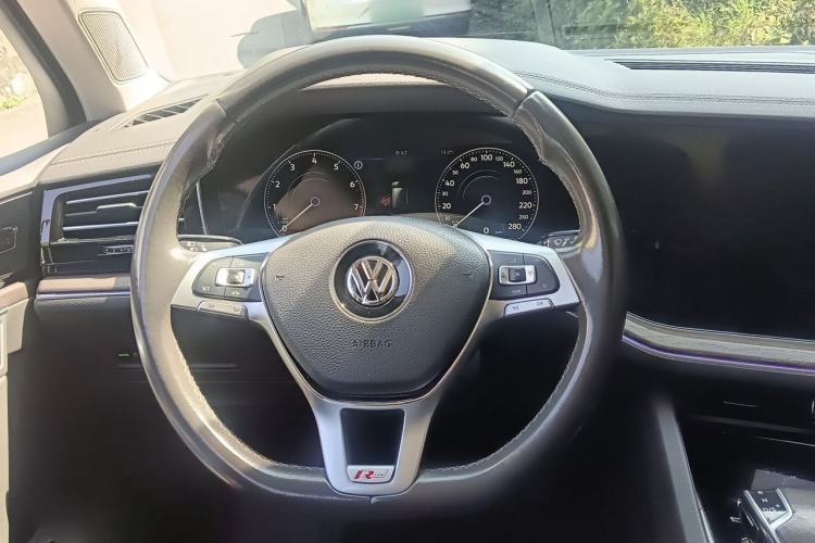 Used Volkswagen Touareg 2019 2.0 TSI Ruiyi Edition China V Standard Steering Wheel