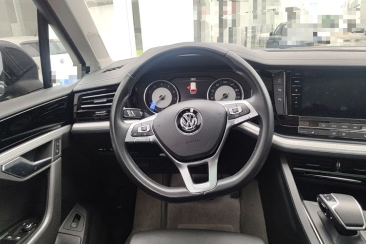 Used Volkswagen Touareg 2019 2.0 TSI Flagship Edition China VI Steering Wheel