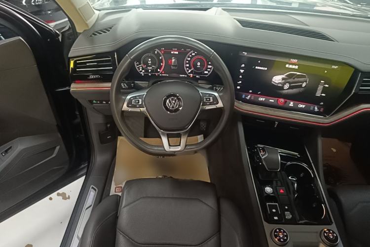 Used Volkswagen Touareg 2019 3.0 TSI RuiFeng Edition China VI Standard Steering Wheel