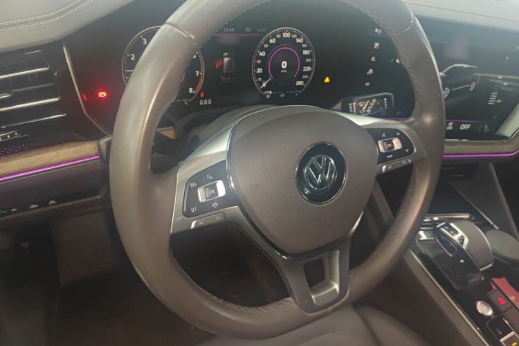 Used Volkswagen Touareg 2019 2.0 TSI Ruiyi Edition China V Standard Steering Wheel