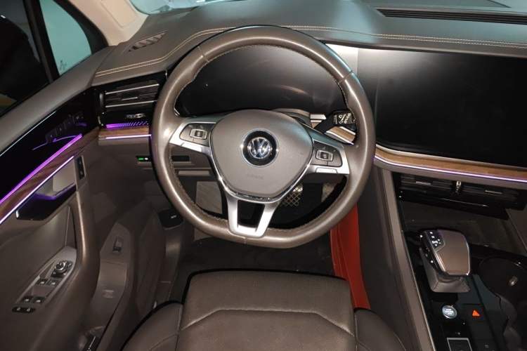Used Volkswagen Touareg 2019 3.0 TSI RuiFeng Edition China VI Standard Steering Wheel