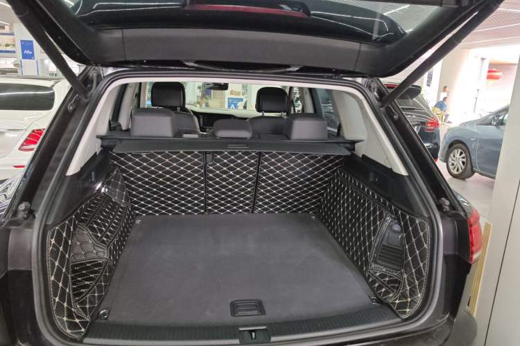 Used Volkswagen Touareg 2019 2.0 TSI Flagship Edition China VI Trunk