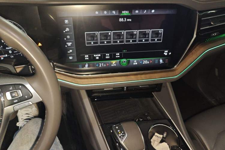 Used Volkswagen Touareg 2019 3.0 TSI RuiFeng Edition China VI Standard Audio And AC Panel
