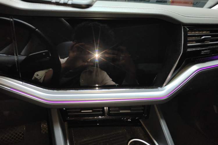 Used Volkswagen Touareg 2019 2.0TSI Ruiyi Edition China VI Standard Audio And AC Panel