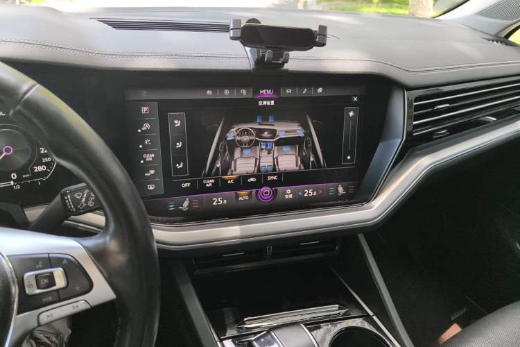 Used Volkswagen Touareg 2019 2.0TSI Ruiyi Edition China VI Standard Audio And AC Panel