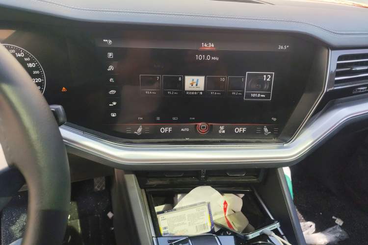 Used Volkswagen Touareg 2019 2.0TSI Ruiyi Edition China VI Standard Audio And AC Panel