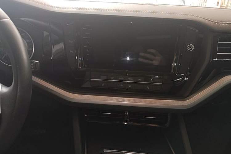 Used Volkswagen Touareg 2019 2.0 TSI Flagship Edition China VI Audio And AC Panel