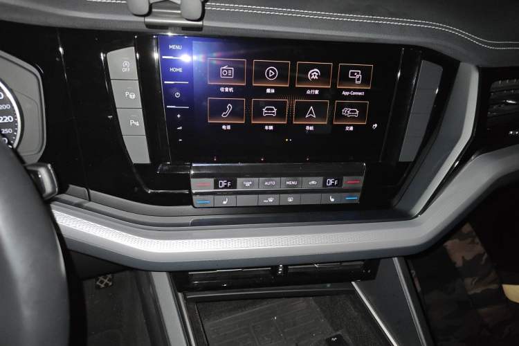 Used Volkswagen Touareg 2019 2.0 TSI Flagship Edition China VI Audio And AC Panel