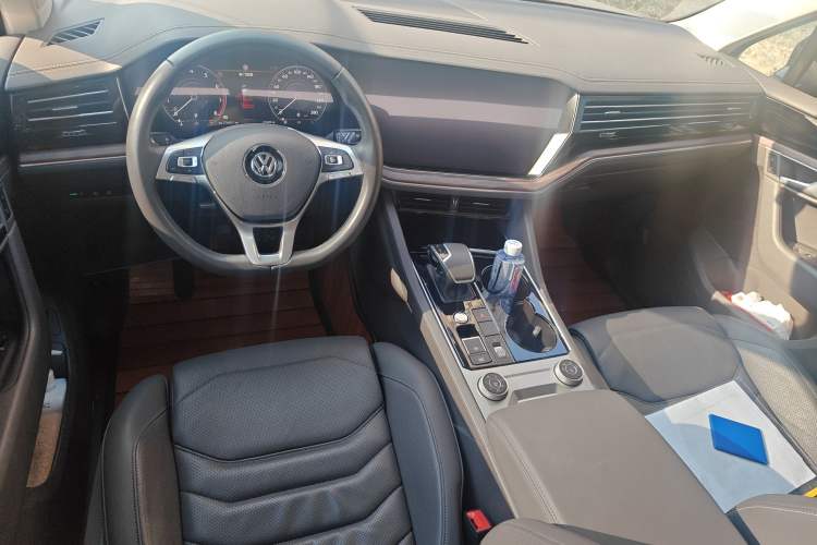 Used Volkswagen Touareg 2019 3.0 TSI RuiFeng Edition China VI Standard Center Console