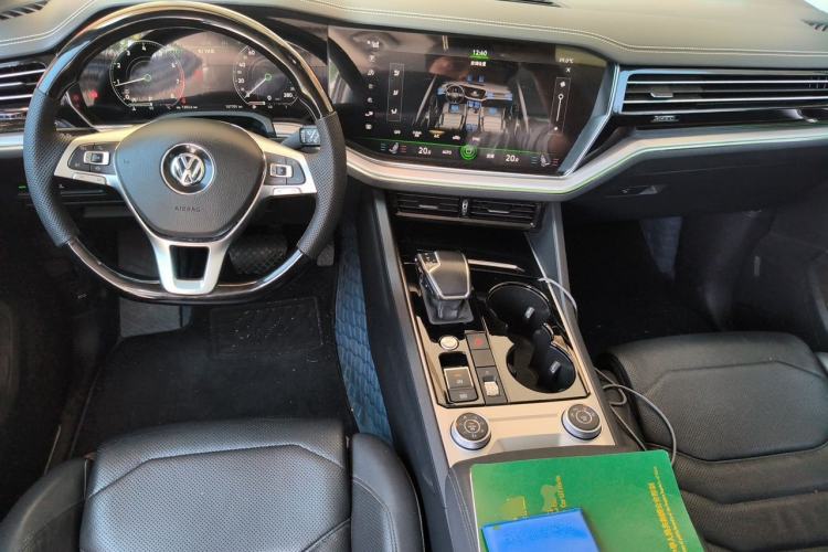 Used Volkswagen Touareg 2019 2.0 TSI Ruiyi Edition China V Standard Center Console