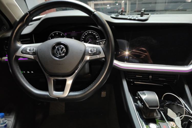 Used Volkswagen Touareg 2019 2.0TSI Ruiyi Edition China VI Standard Center Console