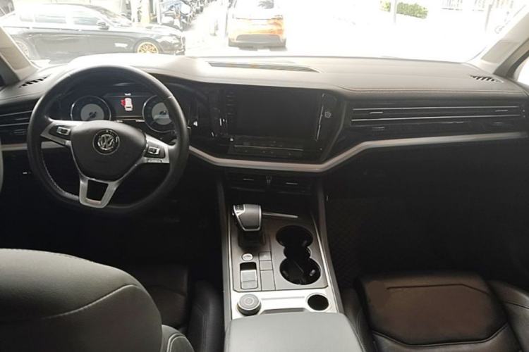 Used Volkswagen Touareg 2019 2.0 TSI Flagship Edition China VI Center Console